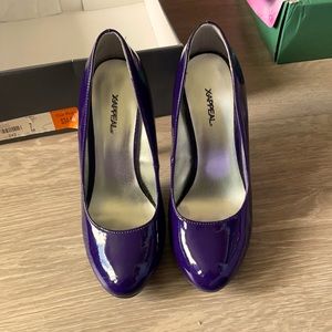 Round toe heels